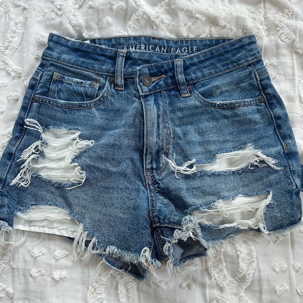 American Eagle Strigid Medium Rise Shorts size 00 (runs bigger)